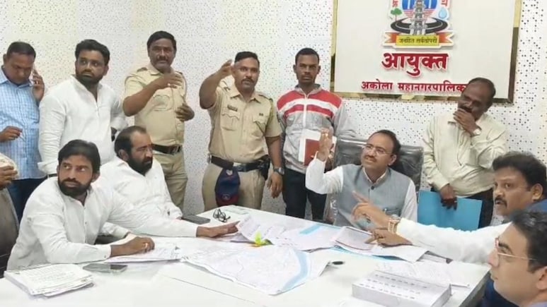 Akola News: अकोल्यात एका समुदायाच्या 4,880 मतदारांचे स्थलांतर?, 'घर ड्रोननं उडवलं का?' आमदाराचा प्रश्न