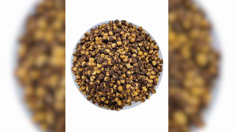 भुने चने के साथ खा लें ये 1 चीज, खून की कमी से लेकर पाचन तक में है मददगार