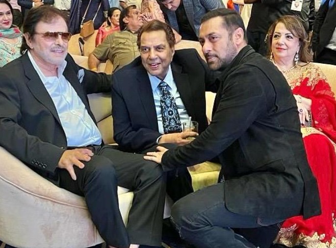 Sanjay Khan Recalls A Rifle-Point Encounter In Leh During <i>Haqeeqat</i> Shoot With Dharmendra