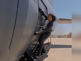 यूट्यूबर ने दोहराया टॉम क्रूज़ का खतरनाक Mission Impossible वाला स्टंट, उड़ते विमान से लटककर पूरा किया चैलेंज