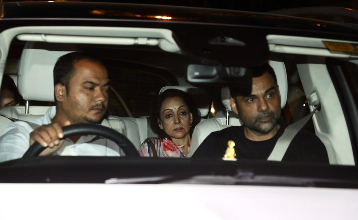 Dharmendra Health News Live Updates: धर्मेंद्र की सेहत में दिख रहा सुधार, हेमा मालिनी, सनी देओल, बॉबी देओल, आमिर खान पहुंचे ब्रीच कैंडी अस्पताल