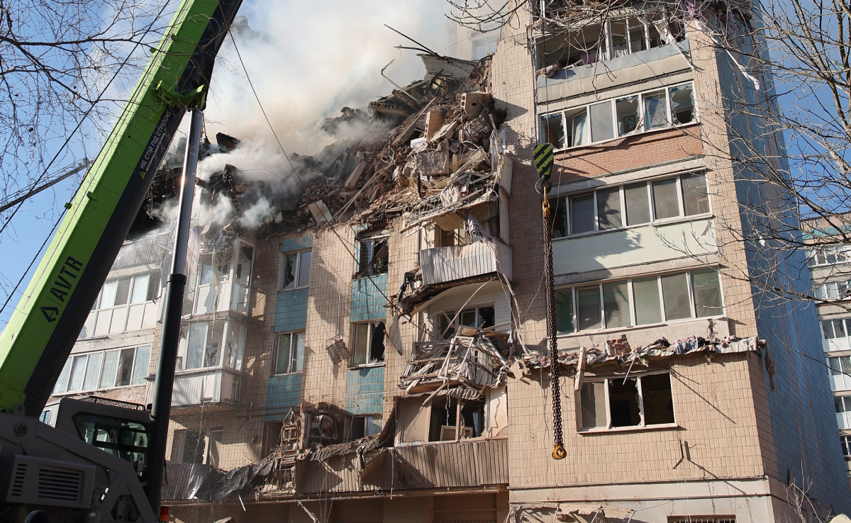 पश्चिमी यूक्रेन में रूस का भीषण ड्रोन-मिसाइल हमला: 20 नागरिकों की मौत, जेलेंस्की तुर्की रवाना