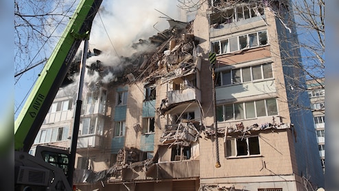 रूस का यूक्रेन पर बड़ा हमला; राजधानी कीव पर दागी मिसाइल-ड्रोन; जेलेंस्की ने पुतिन को बताया "मैन ऑफ वॉर"