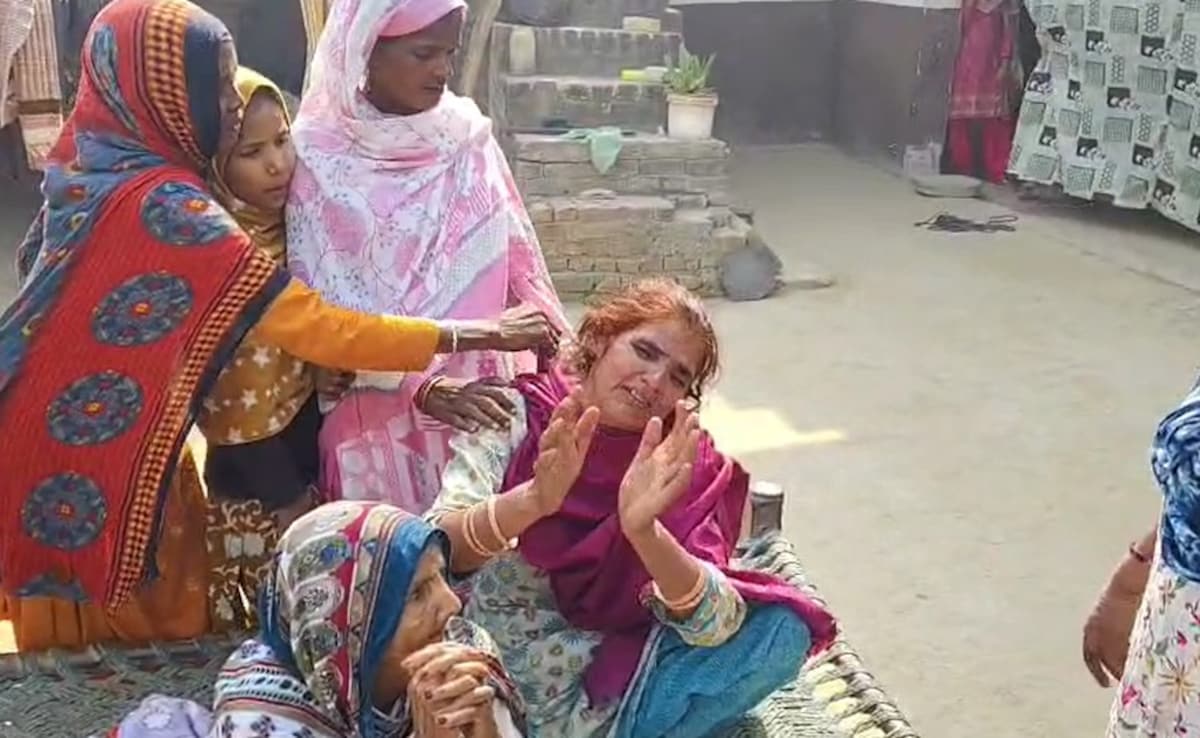 नमाज़ पढ़ने की जगह को लेकर हुआ विवाद, युवक को खंभे से बांधकर जलाने की कोशिश की