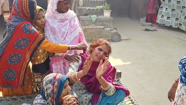 नमाज़ पढ़ने की जगह को लेकर हुआ विवाद, युवक को खंभे से बांधकर जलाने की कोशिश की