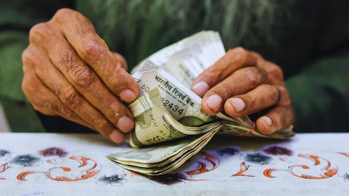 Financial News: धक्कादायक! देशातील शहरी नागरिकांमध्ये 5 पैकी 2 व्यक्तींकडेच चार महिन्यांचा आपातकालीन निधी Financial News: धक्कादायक! देशातील शहरी नागरिकांमध्ये 5 पैकी 2 व्यक्तींकडेच चार महिन्यांचा आपातकालीन निधी