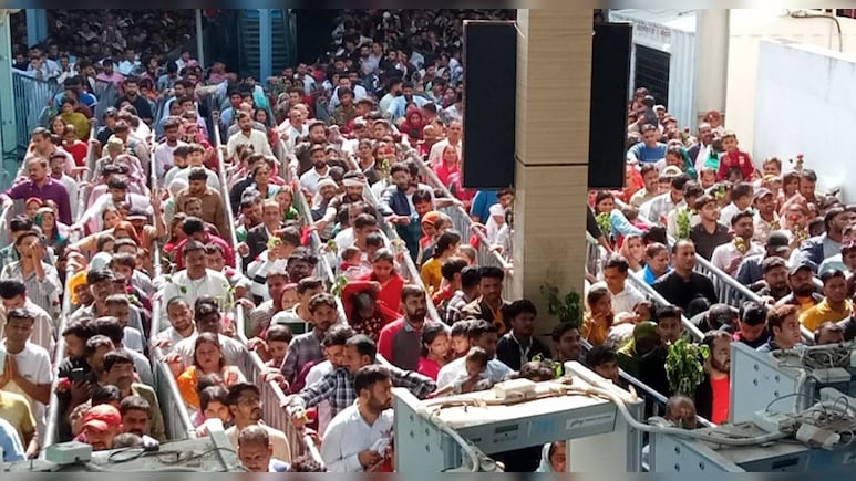 खाटूश्‍यामजी में श्रद्धालुओं की उमड़ी भीड़, रींगस से खाटू धाम तक वाहनों की लगी कतार