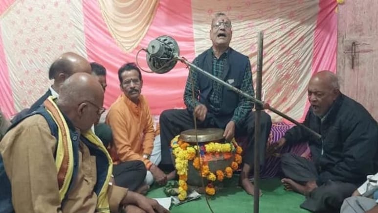 बुंदेलखंड की अनोखी परंपरा: आधी रात तक गूंजता है ‘ढॉक संगीत’, भैरव आराधना में डूबे भक्त