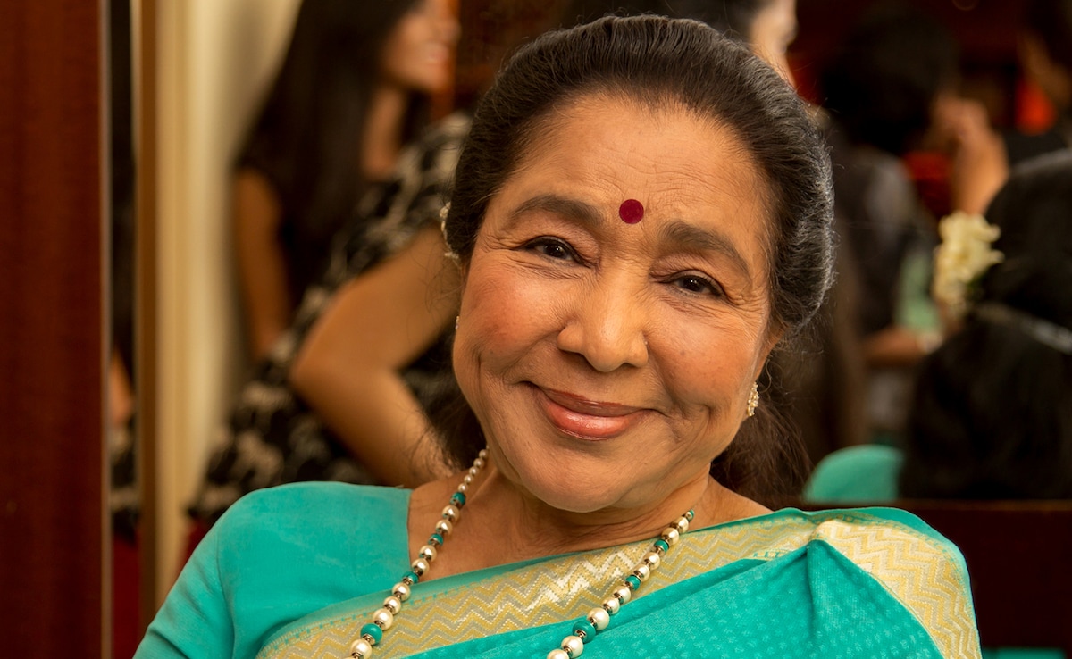 Asha Bhosle Health Update: अस्पताल में भर्ती आशा भोंसले की तबीयत अब कैसी है, थोड़ी ही देर में आने वाला है हेल्थ बुलेटिन
