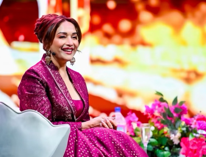 Madhuri Dixit Slammed For Arriving 3 Hours Late To Canada Event. People Demand Refunds, Call It "Worst Show Ever"