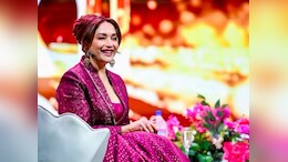 Madhuri Dixit Slammed For Arriving 3 Hours Late To Canada Event. People Demand Refunds, Call It "Worst Show Ever"
