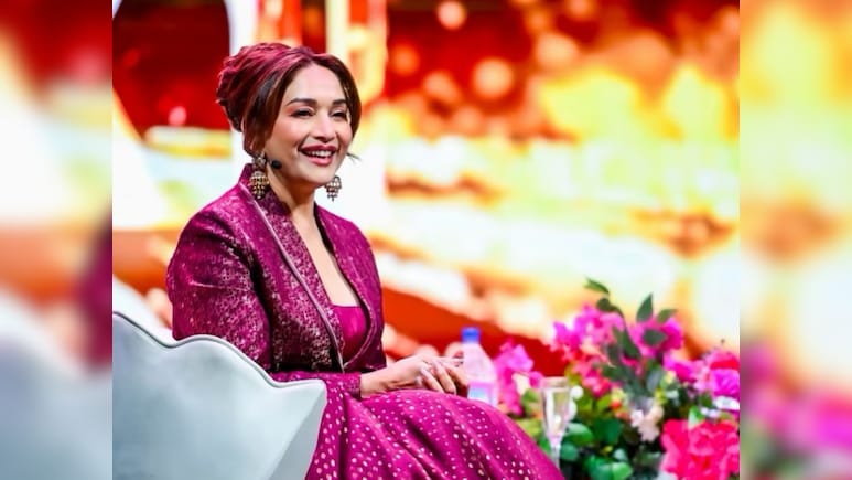 Madhuri Dixit Slammed For Arriving 3 Hours Late To Canada Event. People Demand Refunds, Call It "Worst Show Ever"