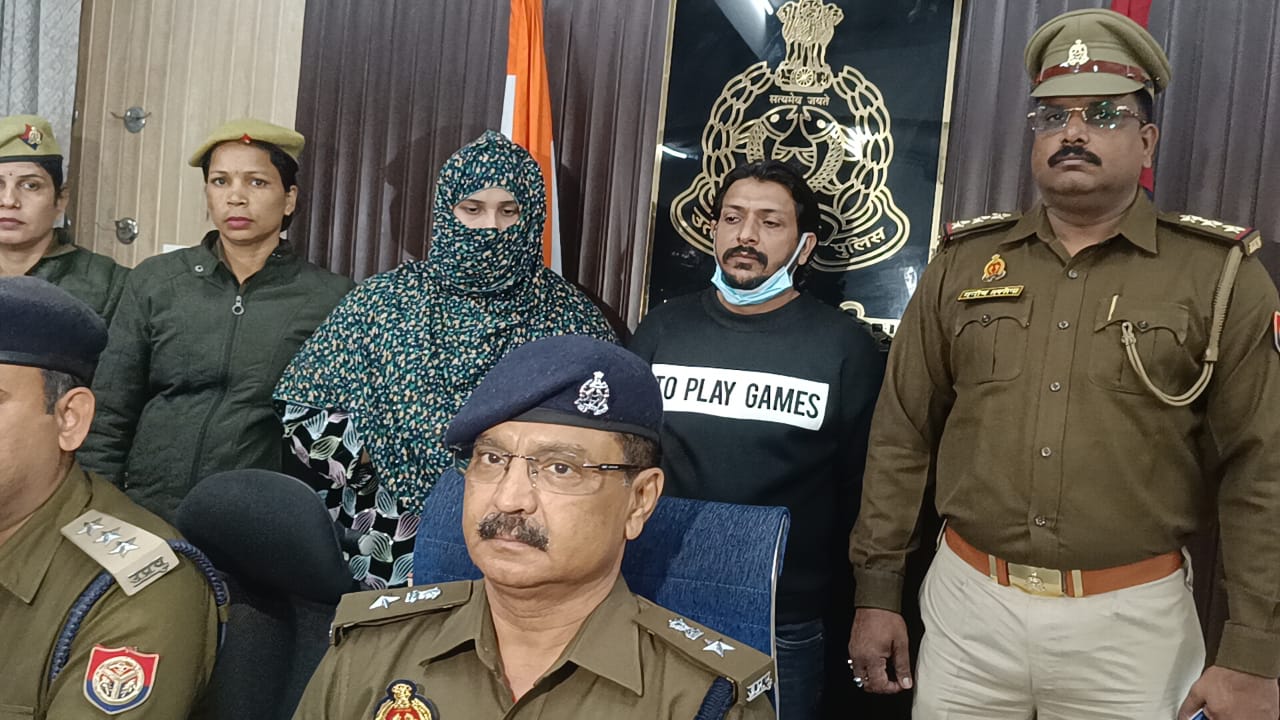यूपी के मुरादाबाद में हनी ट्रैप के जरिए ब्लैकमेलिंग करने वाले गैंग का भंडाफोड़