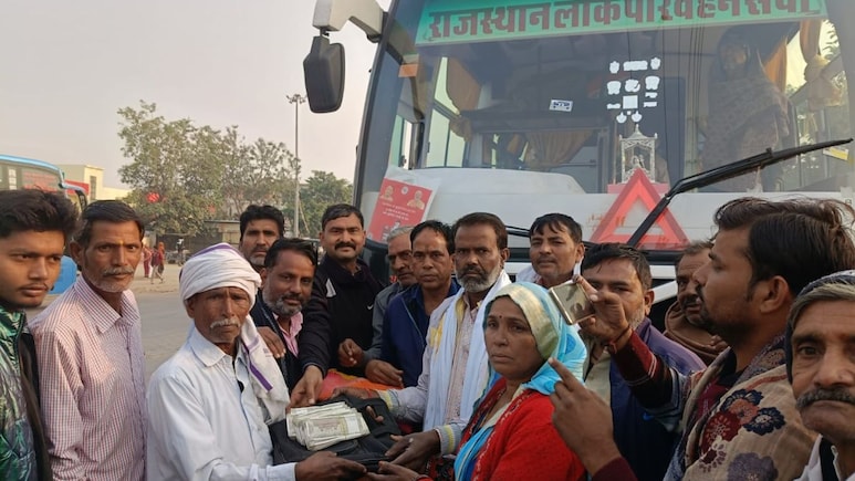 Rajasthan: बस ड्राइवर-कंडक्टर की ईमानदारी ने जीता यात्रियों का दिल, 2.35 लाख से भरा बैग बुजुर्ग को किया वापस