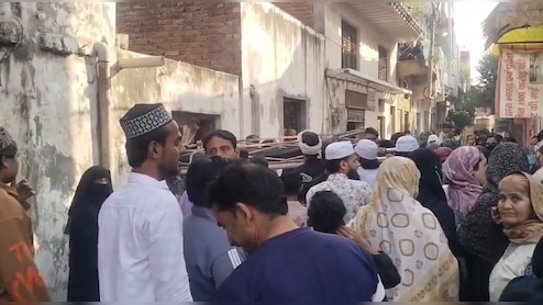 दिल्ली ब्लास्ट में मारे गए मोहसिन को नसीब नहीं हुई मेरठ की मिट्टी, बिलखती रही मां, पत्नी ले गई शव