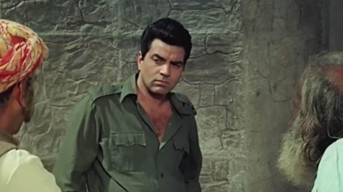 Dharmendra in Mera Gaon Mera Desh Dharmendra in Mera Gaon Mera Desh
