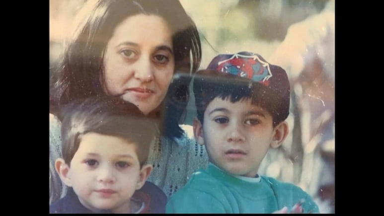 ब्रिटेन के शाही राज घराने से हैं धर्मेंद्र की बहू का कनेक्शन, इस फिल्म में आई थीं नजर, ससुर और पति के लिए लिख