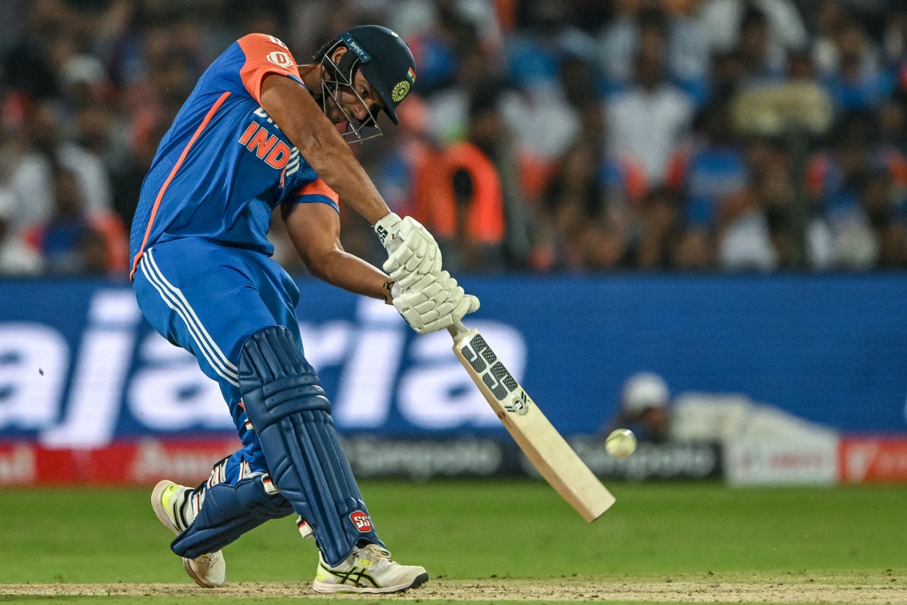 4th T20I LIVE: Ball Gets Lost As India Star Smashes Humongous 6; Gill Nears 50