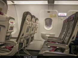 घबराए यात्री ने उड़ान शुरु होने से पहले ही खोल दिया विमान का दरवाजा, फिर जो हुआ, हुई बड़ी कार्रवाई