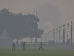 Haze Blankets Delhi As Air Quality Remains &#039;Very Poor&#039;