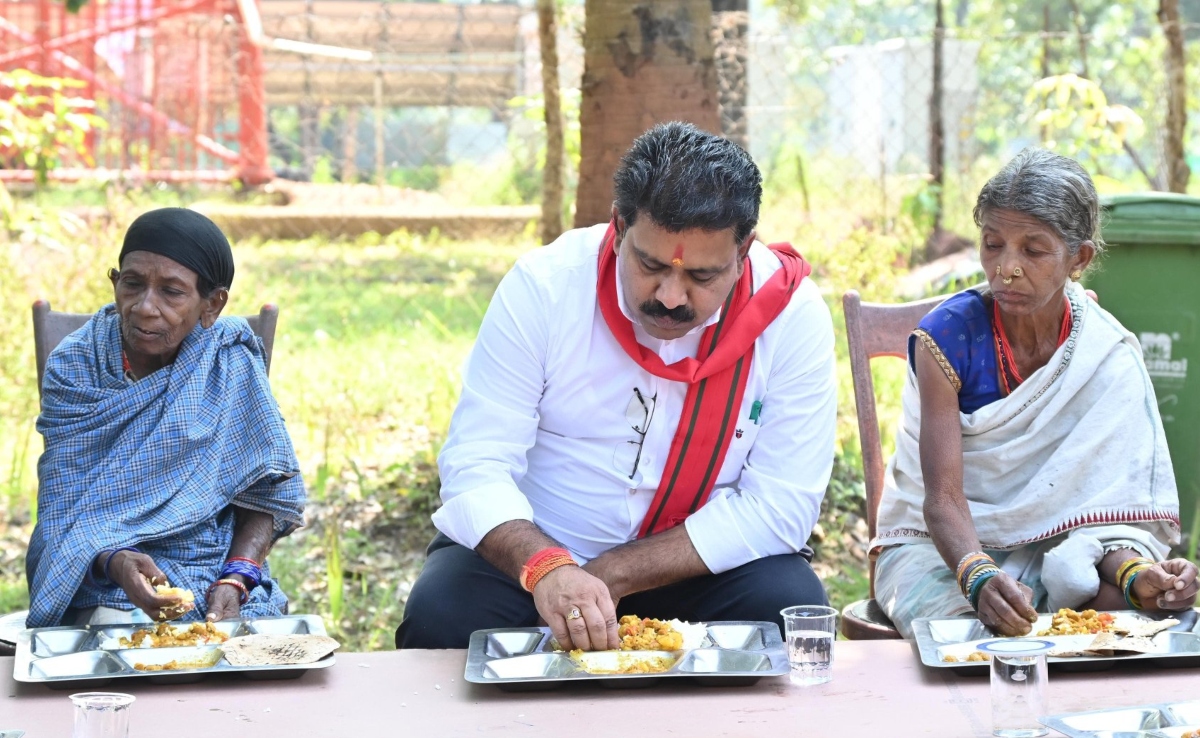 हिड़मा ने अगर मां की बात मान ली होती तो नहीं होता यह हाल, छत्तीसगढ़ के उपमुख्यमंत्री गए थे उसके गांव