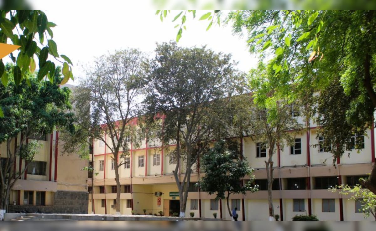 फरीदाबाद की अल-फलाह यूनिवर्सिटी में छापेमारी, यहीं पढ़ाता था डॉक्‍टर उमर