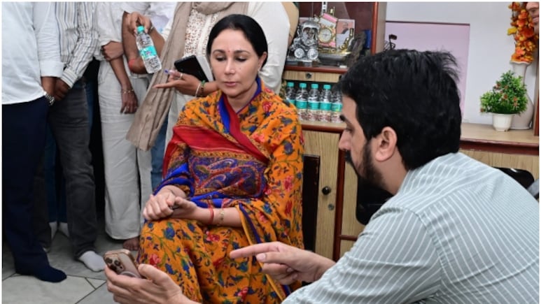 Jaipur Neerja Modi School Case: राजस्थान की डिप्टी CM दिया कुमारी पहुंचीं अमायरा के घर, आंसू पोंछते हुए किया मदद का वादा!