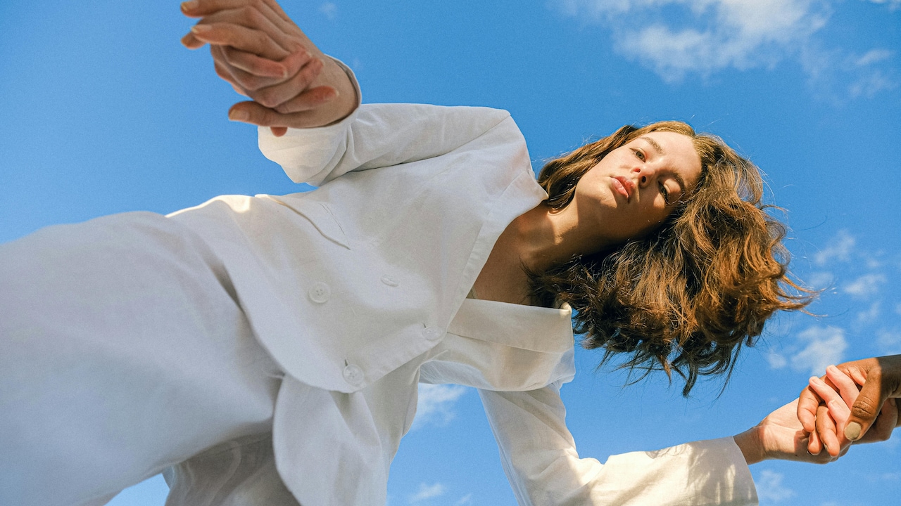 Use these easy fashion tips to style your loose fit trousers 