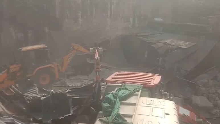 हवामहल में चला बुलडोजर, 50 साल पुराने अवैध डेयरी अतिक्रमण को हटाया... भक्तों के लिए हुई कार्रवाई