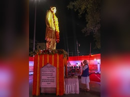 पटना में राष्ट्रकवि दिनकर की प्रतिमा पर PM मोदी का माल्यार्पण, क्या भूमिहार वोट साधने की है ये रणनीति?