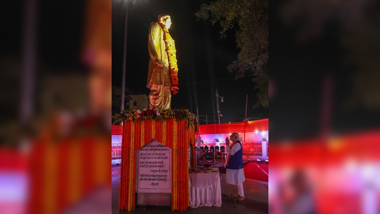 पटना में राष्ट्रकवि दिनकर की प्रतिमा पर PM मोदी का माल्यार्पण, क्या भूमिहार वोट साधने की है ये रणनीति?