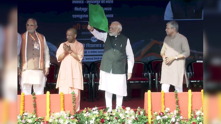 PM मोदी ने 4 वंदे भारत ट्रेनों को दिखाई हरी झंडी, कहा- विदेशी वंदे भारत को देखकर अचंभित