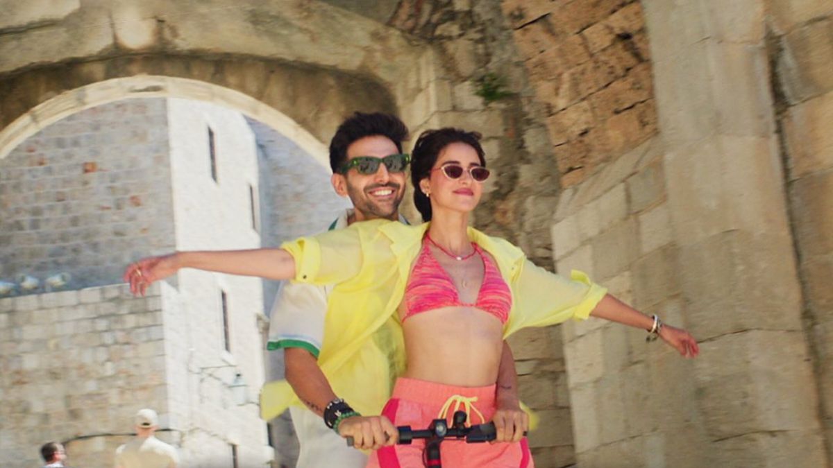 Ananya Panday's Beach Outfits In <i>Tu Meri Main Tera Main Tera Tu Meri</i> To Inspire Your Holiday Looks