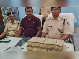 टेबल पर रखी नोटों की गड्डियां, बिहार में पहले फेज की वोटिंग से पहले पुलिस का एक्शन