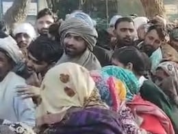 Kotpuli News : यूरिया लेने GSS पहुंचे हजारों किसान, ट्रैक्टर-ट्रॉलियों की लगी लंबी कतार, घंटो इंतजार के बाद मची मारामारी