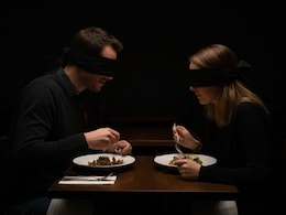 What Is Dark Dining, And How Eating Without Seeing Can Transform Your Perspective