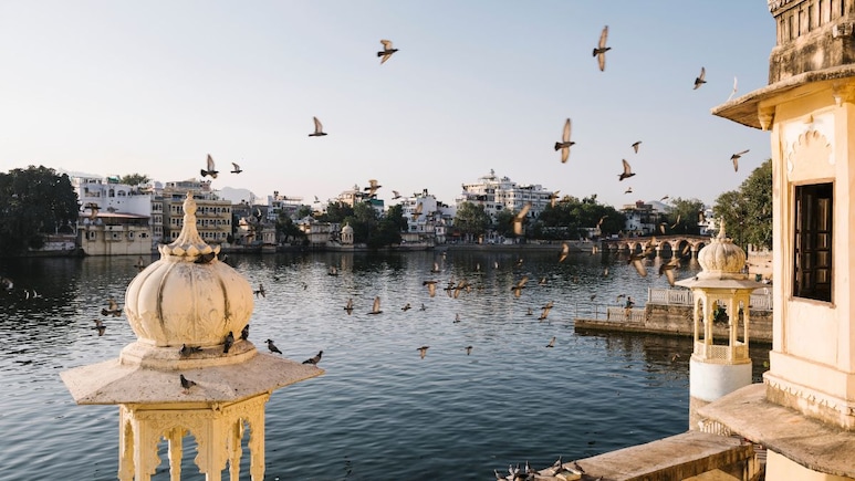 उदयपुर डेस्टिनेशन वेडिंग के लिए क्यों इतना फेमस है, जानें यहां की खासियत