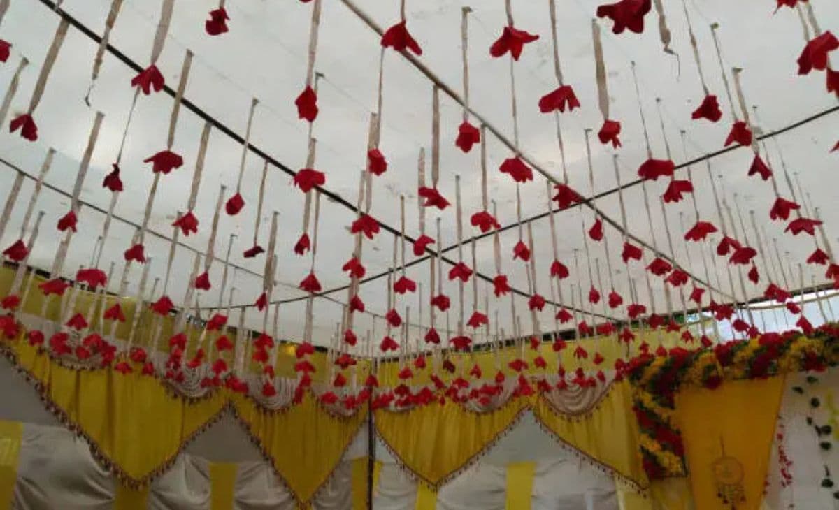 Two Women Marry in Traditional Hindu Ceremony in West Bengal