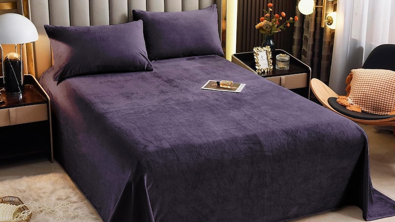 Warm Bedsheets Under 1000: कम कीमत में सर्दियों के लिए आज ही खरीदें ये गर्म, मुलायम और स्टाइलिश बेडशीट्स