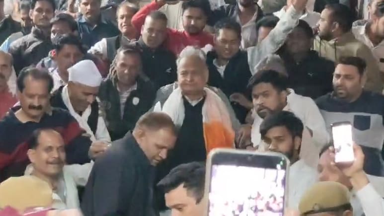 कांग्रेस में फिर सामने आई गुटबाजी, कोटा स्टेशन पर गहलोत के सामने भिड़े धारीवाल और गुंजल के समर्थक 