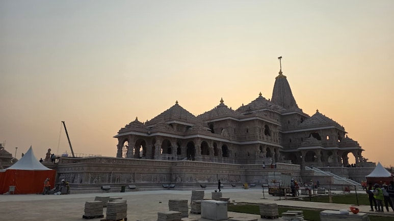 अयोध्या राम मंदिर की धर्म ध्वजा पर बने कौन-कौन से चिन्ह, हर एक का मतलब समझिए