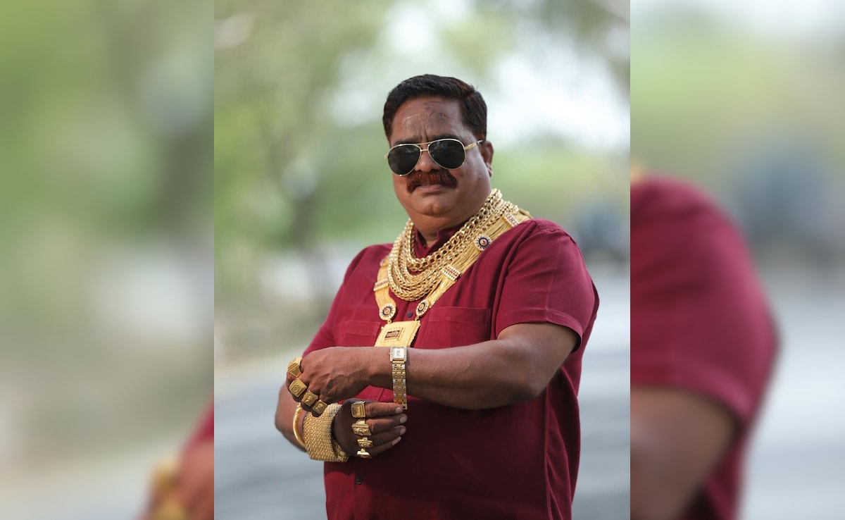 Kanhaiyalal Khatik wears 3 kg of gold everyday. Kanhaiyalal Khatik wears 3 kg of gold everyday.