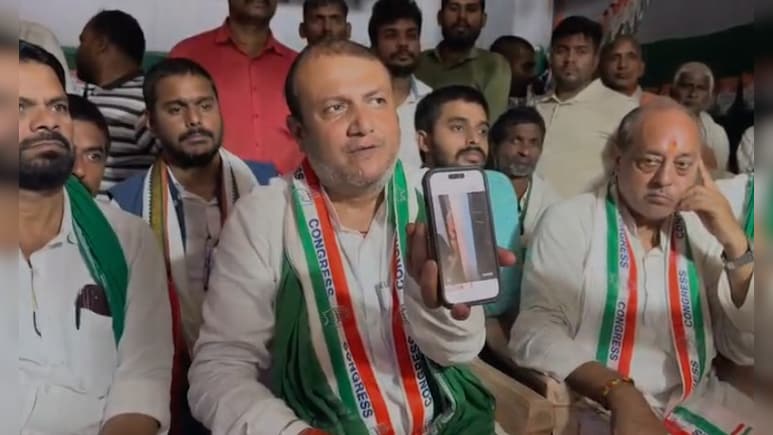 आधी रात कांग्रेस विधायक संतोष मिश्रा के घर छापेमारी से हड़कंप, बेडरूम तक पहुंची पुलिस