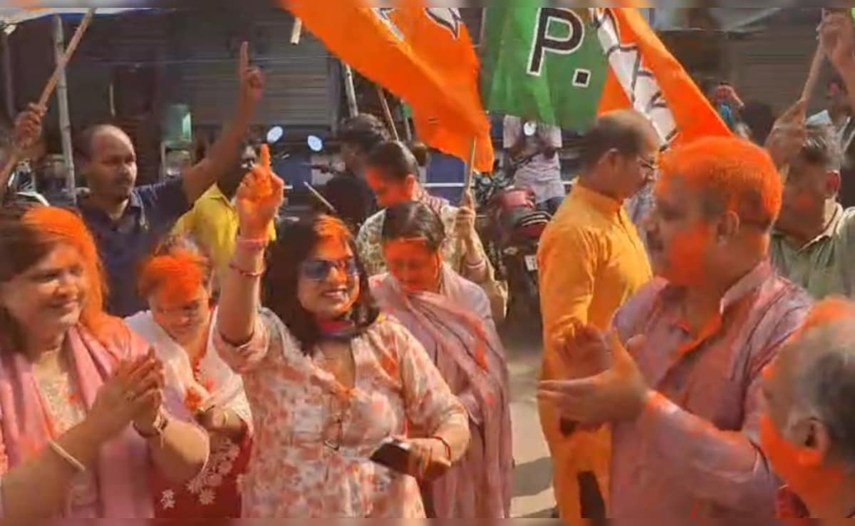 BJP supporters dance and sing in Bengal as they celebrate NDAs unassailable lead in Bihar polls. 