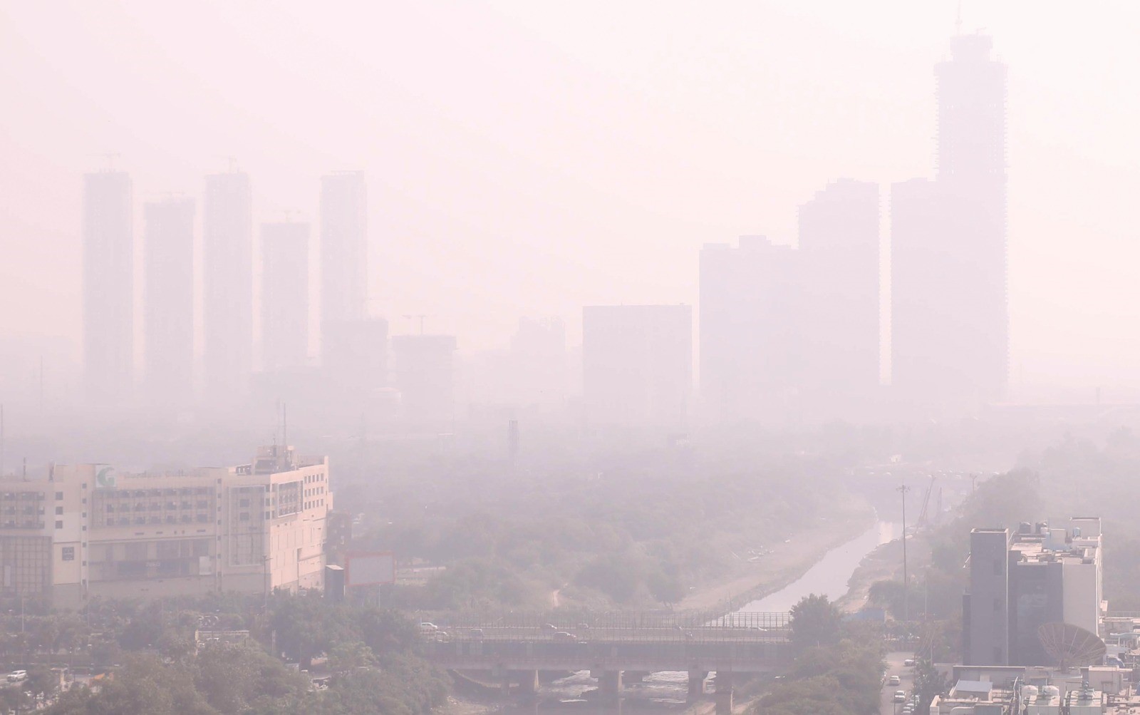 दिल्ली NCR में लगेगा वर्क फ्रॉम होम! प्रदूषण से इमरजेंसी जैसे हालात, जानें कहां कितना AQI