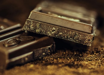 Trying To Lose Weight? Nutritionist Lists 10 Healthy Snacks That May Help Manage Hunger