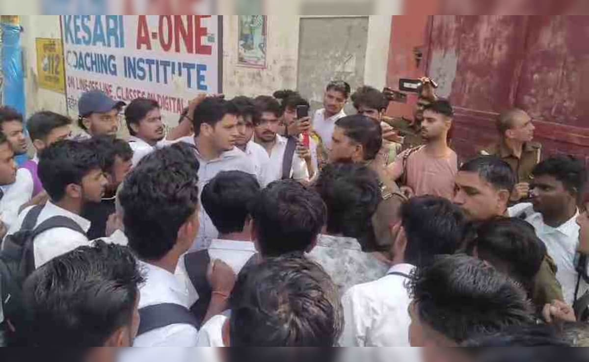 मुजफ्फरनगर: कॉलेज में BA छात्र ने क्लासरूम में खुद को लगाई आग, गंभीर हालत में मेरठ रेफर