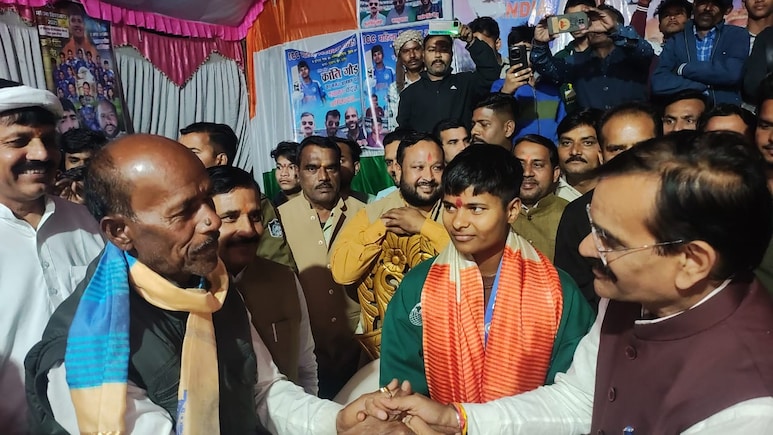 13 साल से पिता थे सस्पेंड, बेटी ने वर्ल्ड कप जीतकर बदल दी तकदीर... अब परिवार में खुशी की लहर