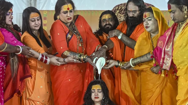 किन्नर अखाड़े में हुए दो फाड़, कल बनेगा नया अखाड़ा, ममता कुलकर्णी हैं वजह!  