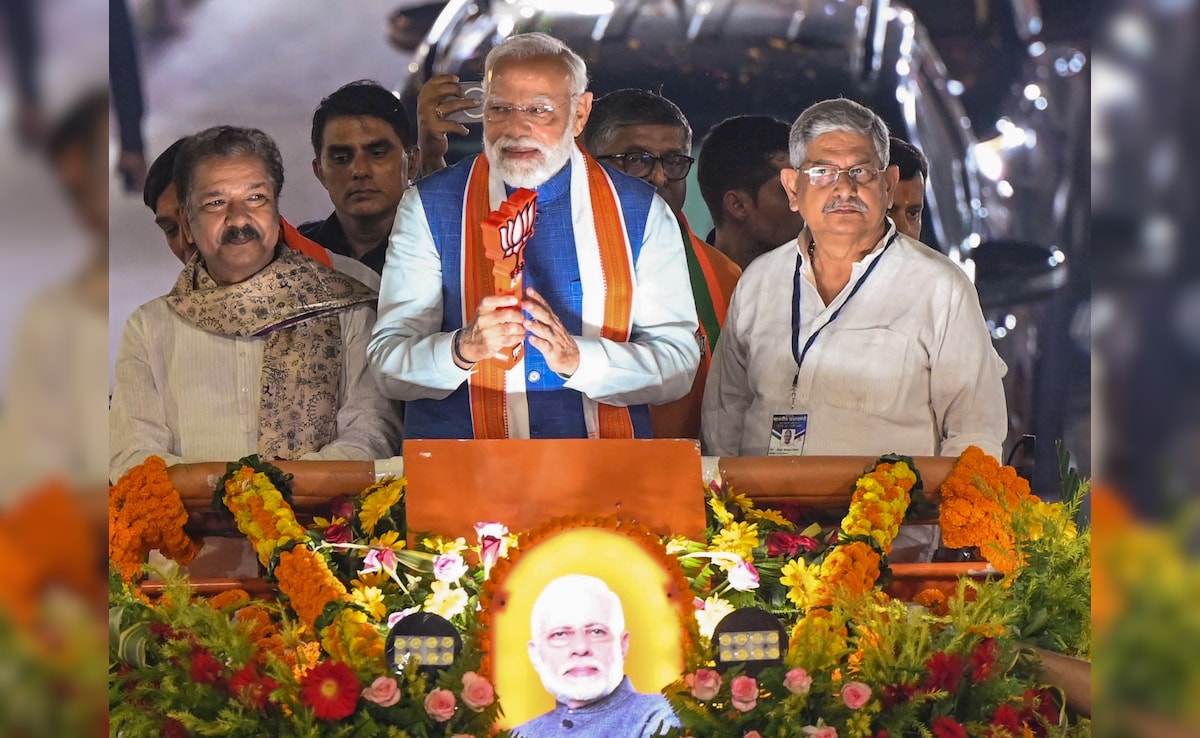 पीएम मोदी के पटना रोड शो में उमड़ा हुजूम, फोटो में देखिए कैसे थम सा गया शहर